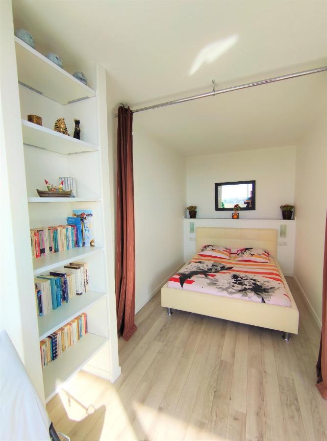 6 Appartements Et 4 Adresses A Mi-Chemin Entre Le Vieux Port Et L Ile De Re La Rochelle  Bagian luar foto