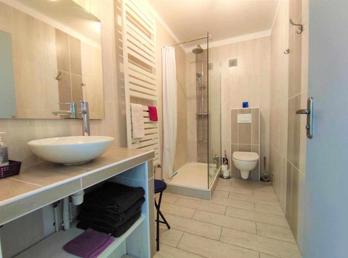 6 Appartements Et 4 Adresses A Mi-Chemin Entre Le Vieux Port Et L Ile De Re La Rochelle  Bagian luar foto
