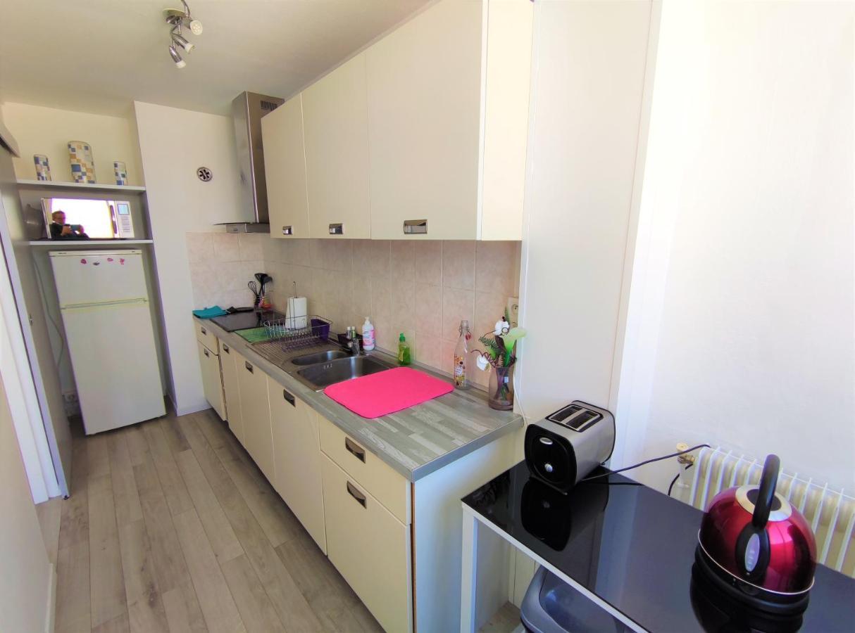 6 Appartements Et 4 Adresses A Mi-Chemin Entre Le Vieux Port Et L Ile De Re La Rochelle  Bagian luar foto