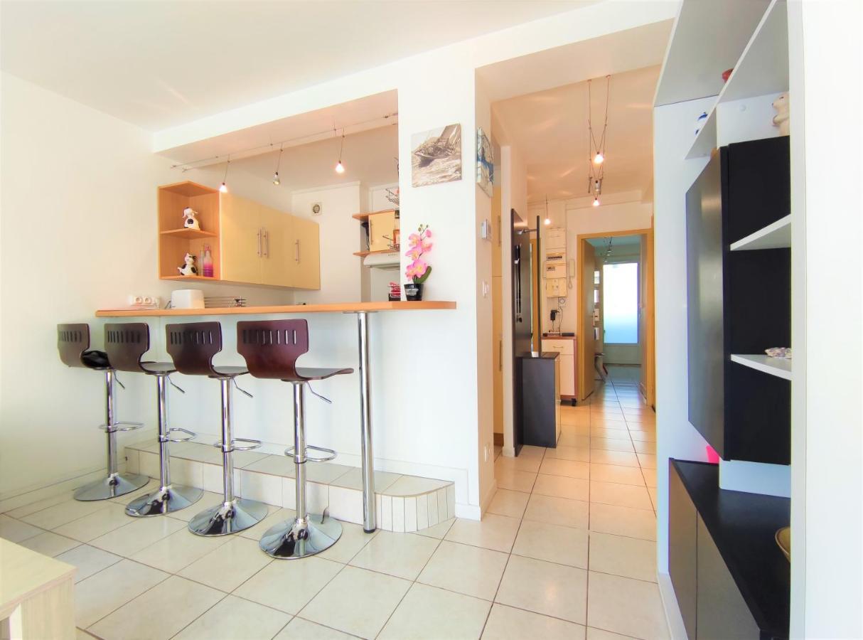 6 Appartements Et 4 Adresses A Mi-Chemin Entre Le Vieux Port Et L Ile De Re La Rochelle  Bagian luar foto