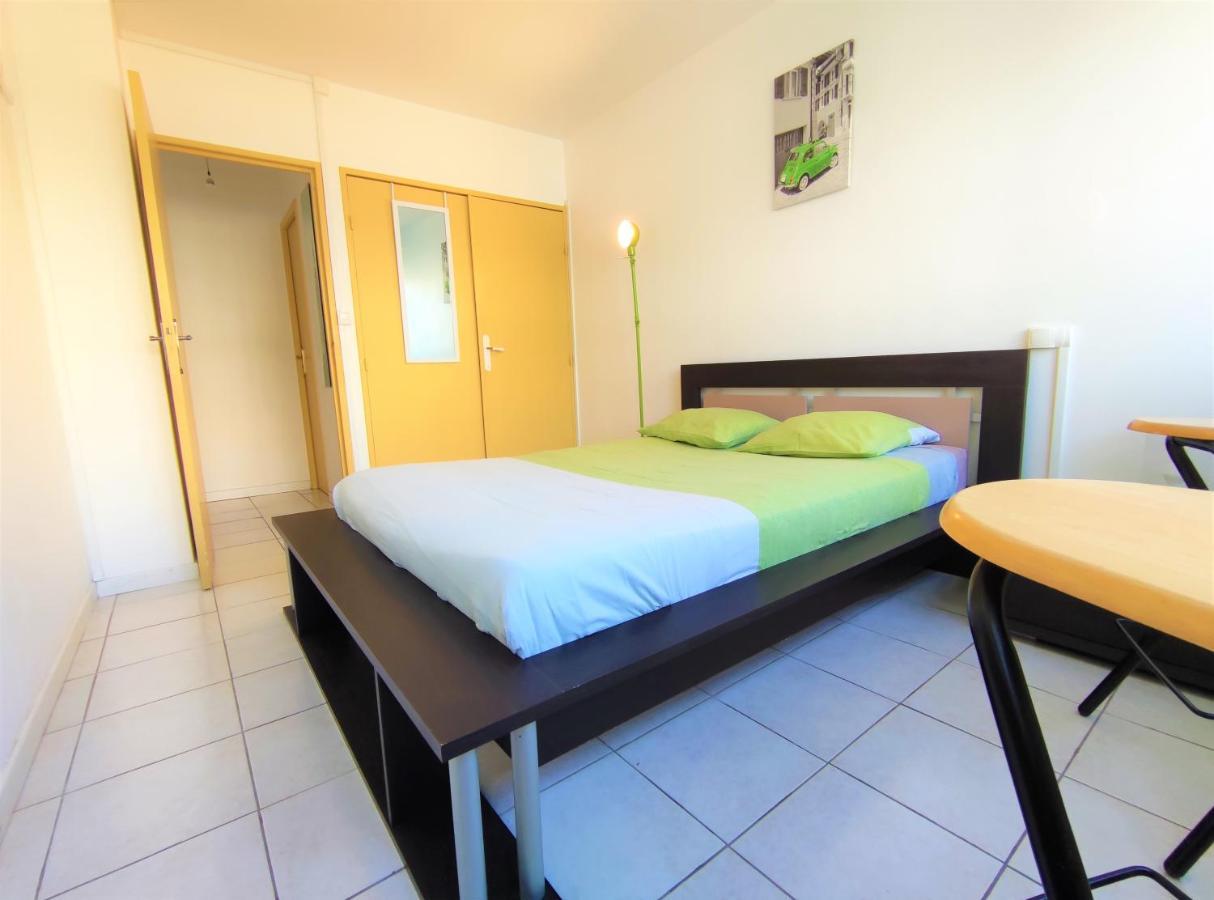 6 Appartements Et 4 Adresses A Mi-Chemin Entre Le Vieux Port Et L Ile De Re La Rochelle  Bagian luar foto