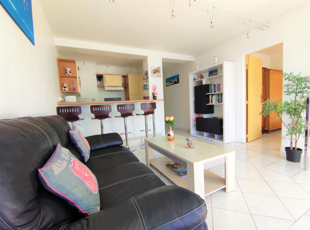 6 Appartements Et 4 Adresses A Mi-Chemin Entre Le Vieux Port Et L Ile De Re La Rochelle  Bagian luar foto