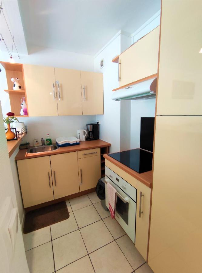 6 Appartements Et 4 Adresses A Mi-Chemin Entre Le Vieux Port Et L Ile De Re La Rochelle  Bagian luar foto